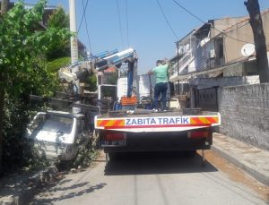 Buca’da Sahipsiz Araçlar Toplanıyor