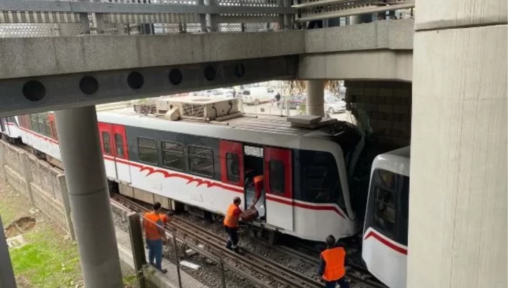 Bornova’da raydan çıkan metro, peron duvarına çarptı