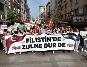 İZMİR’DE, AK PARTİ’Lİ GENÇLERDEN ‘FİLİSTİN YÜRÜYÜŞÜ’