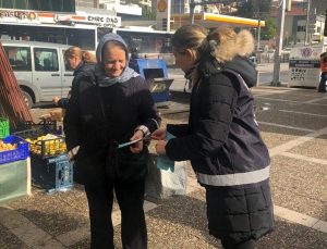 İzmir’de Polis Ekipleri Vatandaşları Bilgilendirdi