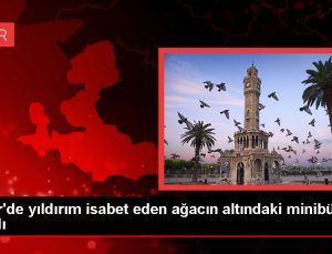 İzmir’de yıldırım isabet etti, minibüs yanarak kullanılamaz hale geldi