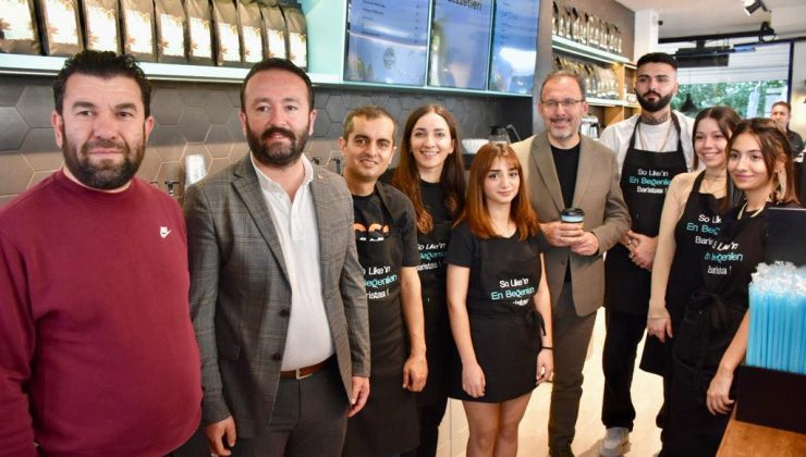 Mehmet Kasapoğlu So Like Coffee ’nin Açılışına  Katıldı