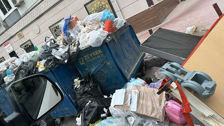 Buca 'da yaşanan çöpler